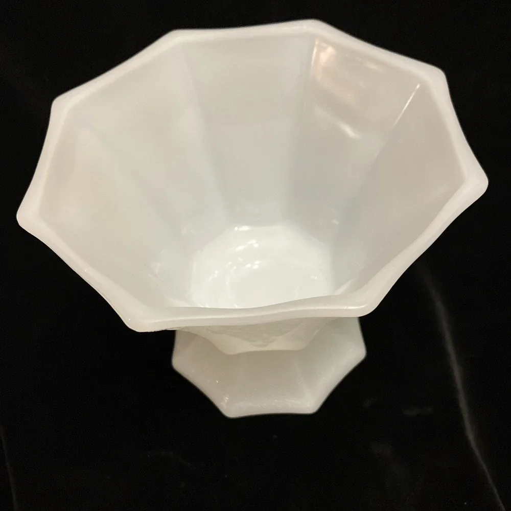 Anchor Hocking Milk Glass Candy Dish W/ Grape Clusters & Leaves 5x6